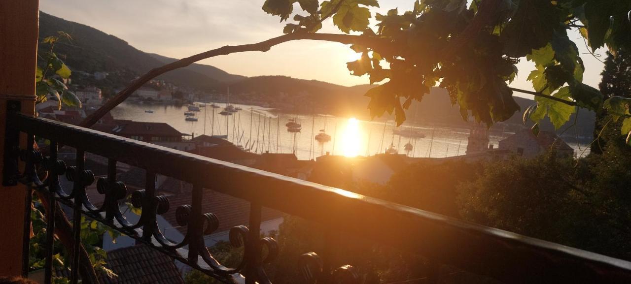 Panoramic View With Jacuzzi Apartment Вис Екстериор снимка