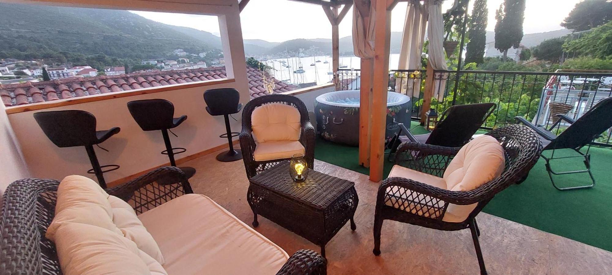 Panoramic View With Jacuzzi Apartment Вис Екстериор снимка